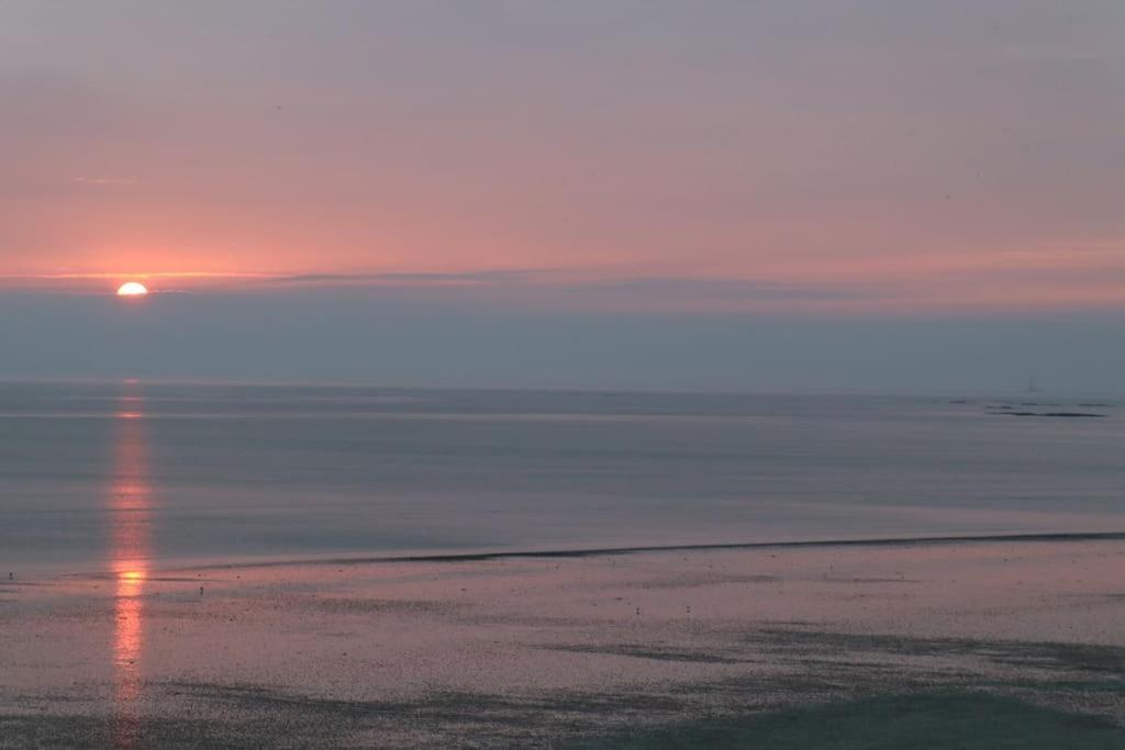 Les Iles Vue Sur Agon-Coutainville