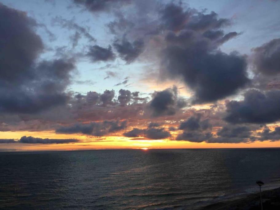 Les Iles Vue Sur Agon-Coutainville