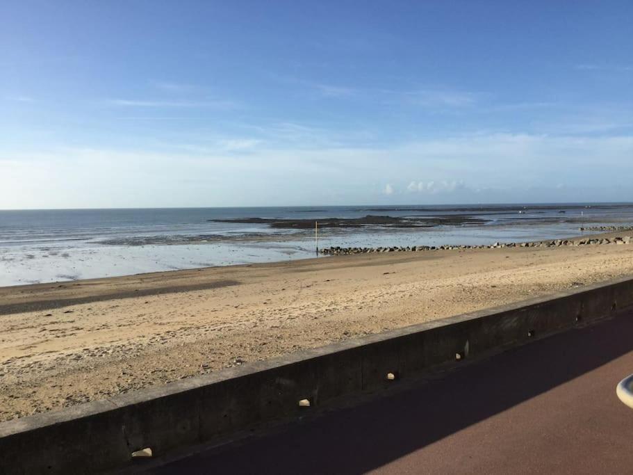 Les Iles Vue Sur Agon-Coutainville